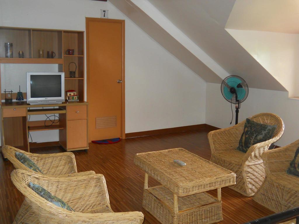 Lagrosa Backpackers Hotel Coron Exterior photo