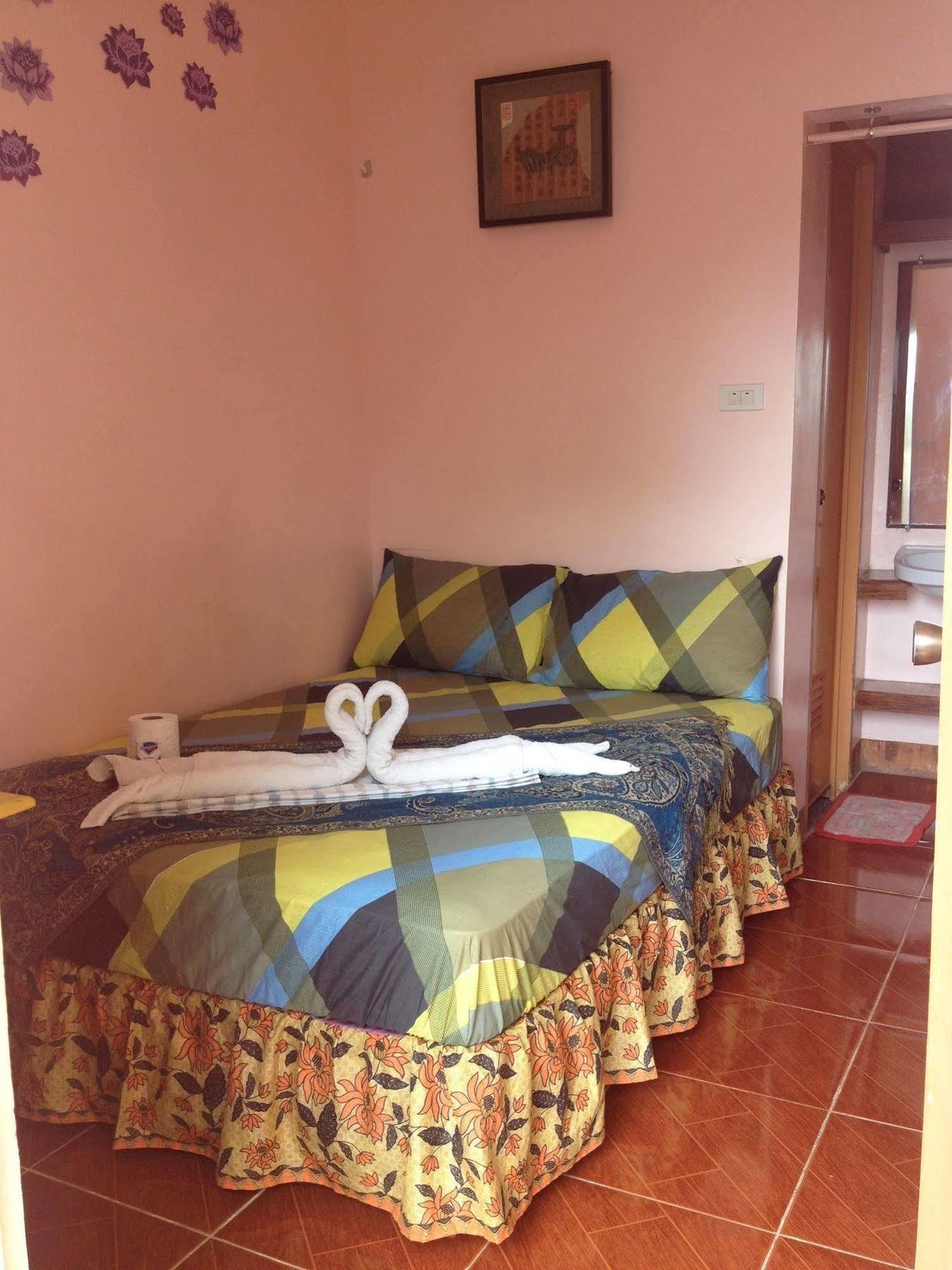 Lagrosa Backpackers Hotel Coron Exterior photo